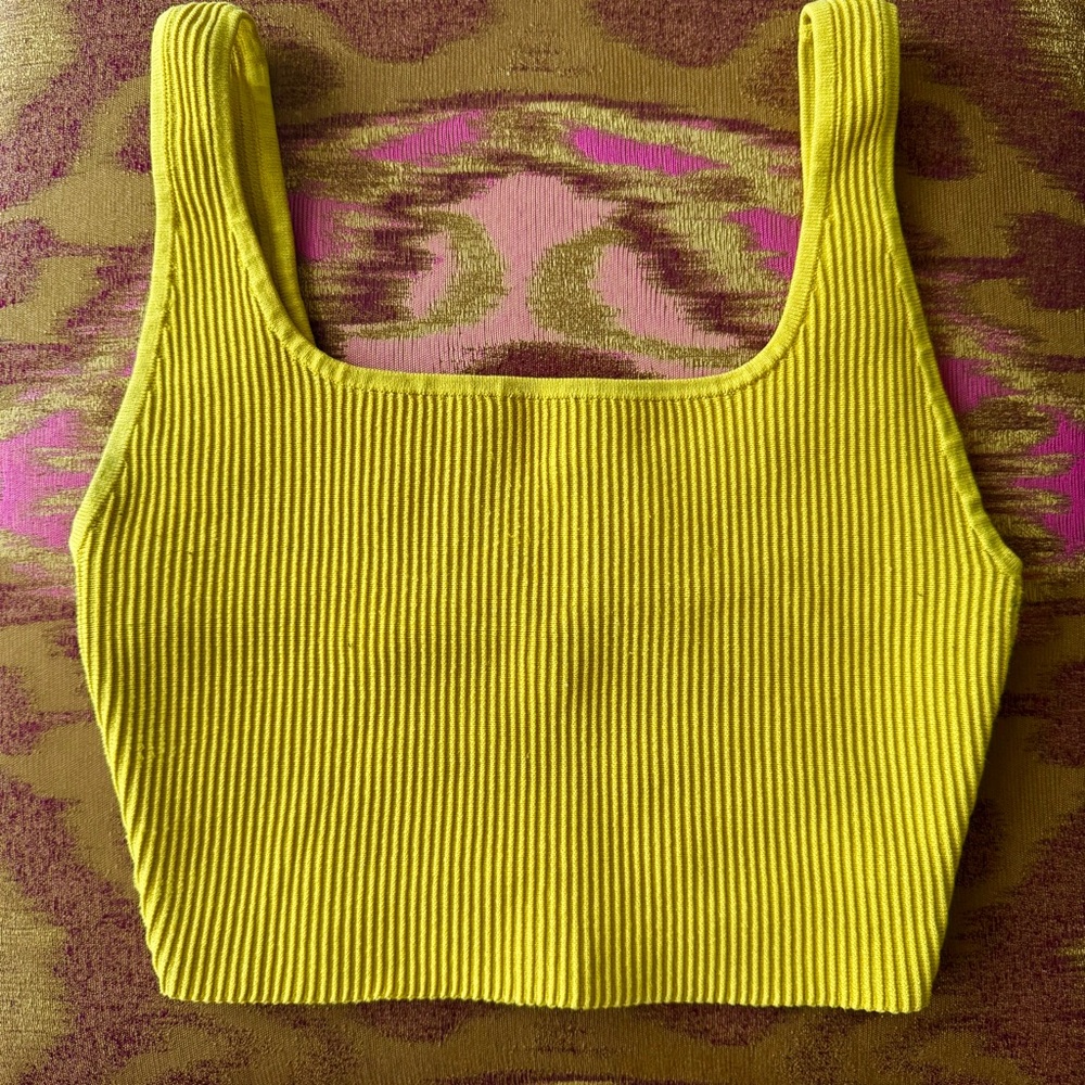 Aritzia Babaton Yellow Ribbed Crop Tank Top Size Small - Picture 2 of 7